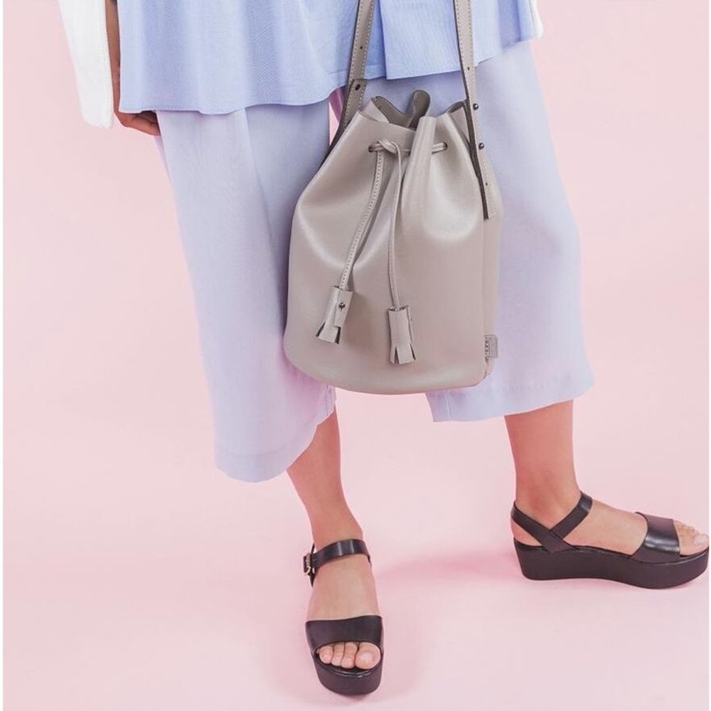 MRKT BUCKET BAG